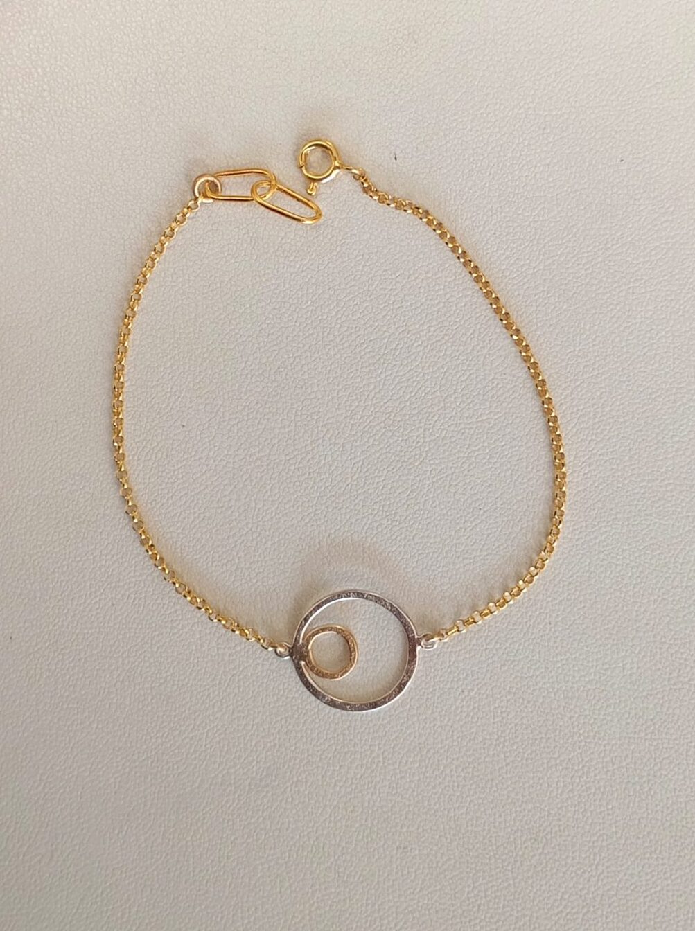 ΑΣΗΜΕΝΙΟ ΒΡΑΧΙΟΛΙ ΚΥΚΛΟΣ ΜΕΣΑ ΣΕ ΚΥΚΛΟ